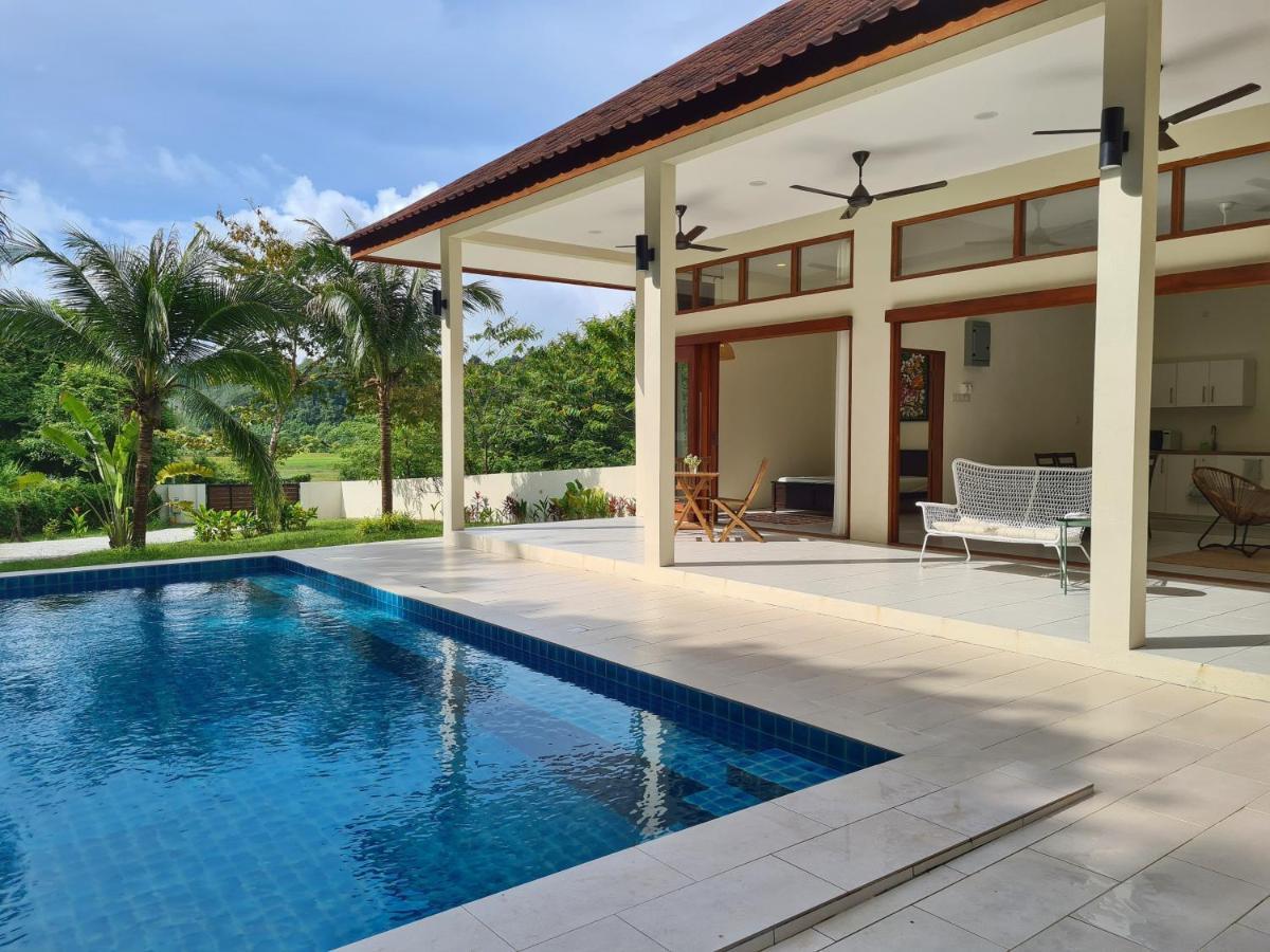 Villa Meranti - Spacious Private Pool Villa Pantai Cenang  Luaran gambar