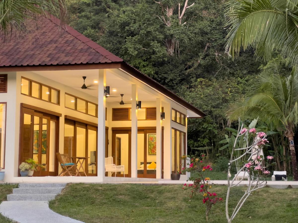 Villa Meranti - Spacious Private Pool Villa Pantai Cenang  Luaran gambar