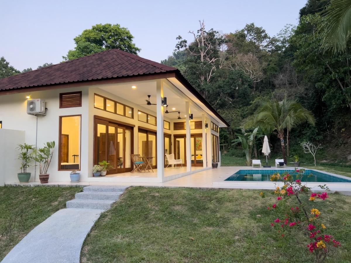 Villa Meranti - Spacious Private Pool Villa Pantai Cenang  Luaran gambar
