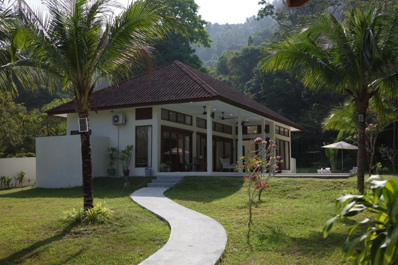 Villa Meranti - Spacious Private Pool Villa Pantai Cenang  Luaran gambar