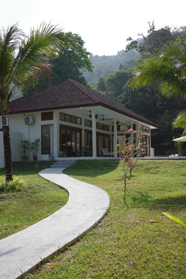 Villa Meranti - Spacious Private Pool Villa Pantai Cenang  Luaran gambar