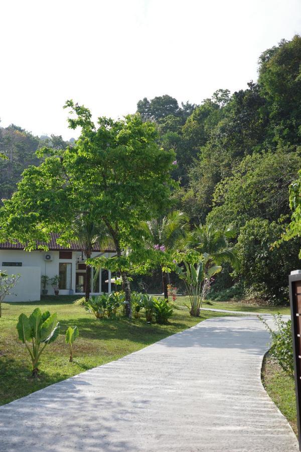 Villa Meranti - Spacious Private Pool Villa Pantai Cenang  Luaran gambar